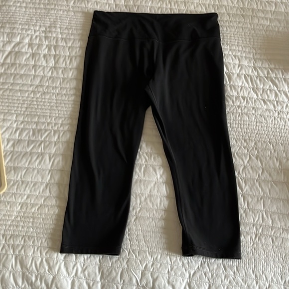 Athleta Black Capri Leggings - Picture 2 of 3